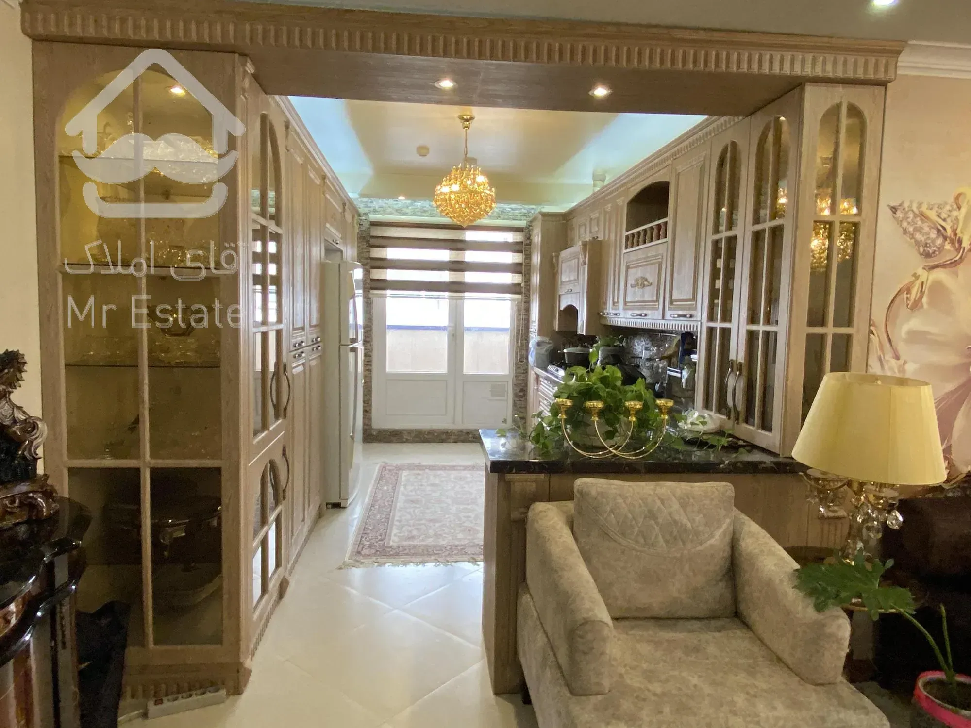 ۱۳۰ متری دریاچه چیتگر کوهک فول لاکچری و خوش نقشه