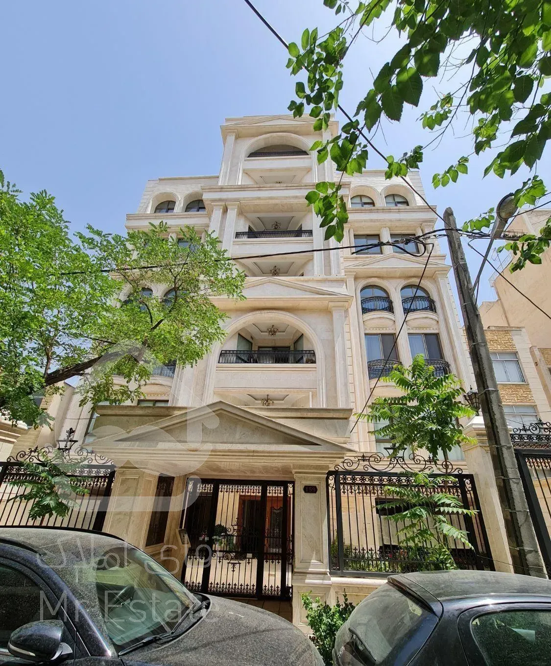 فروش آپارتمان ۳۳۰ متری ۴ خوابه در بزرگمهر جنوبی