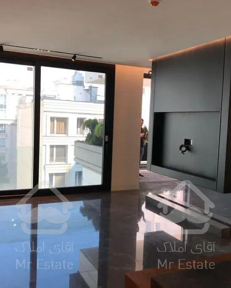 طبقه ششم تراس بزرگ قابل چیدمان