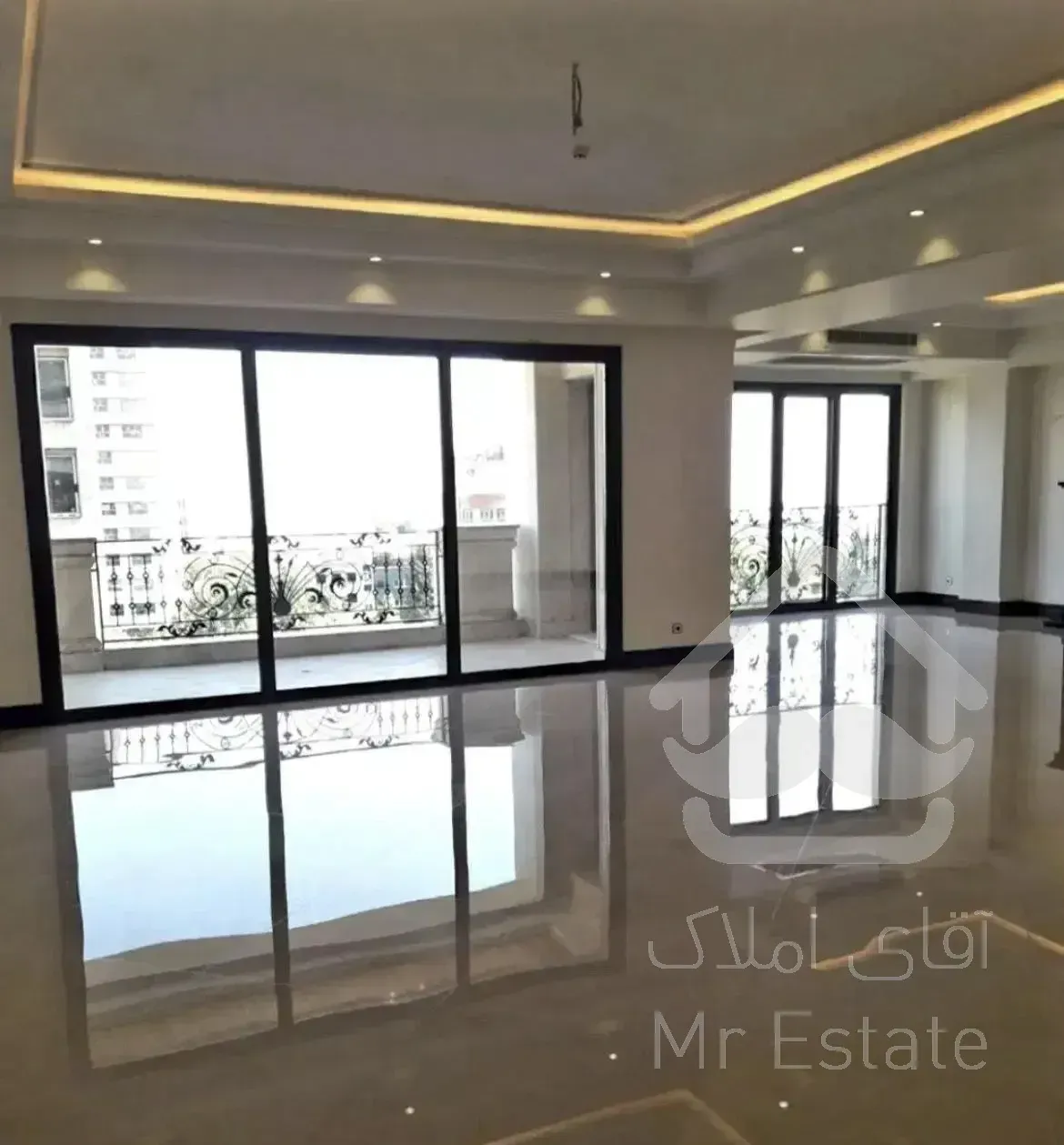 ۱۴۰ متر/ سه خواب/نوساز/بربلوار بعثت/ویو ابدی