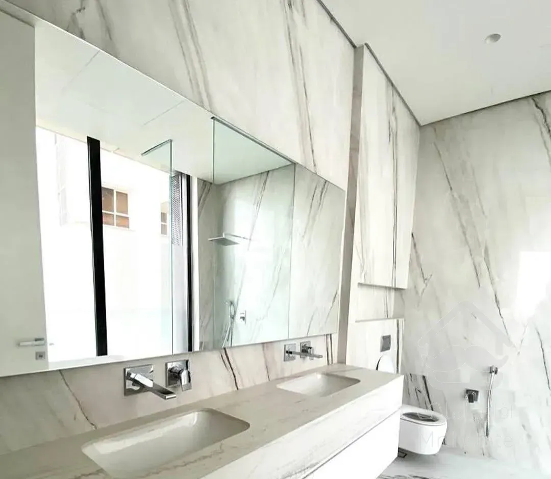 ۲۵۲متر،‌تراسقابل چیدمان،۳پارکینگ،همسایه‌‌باغ