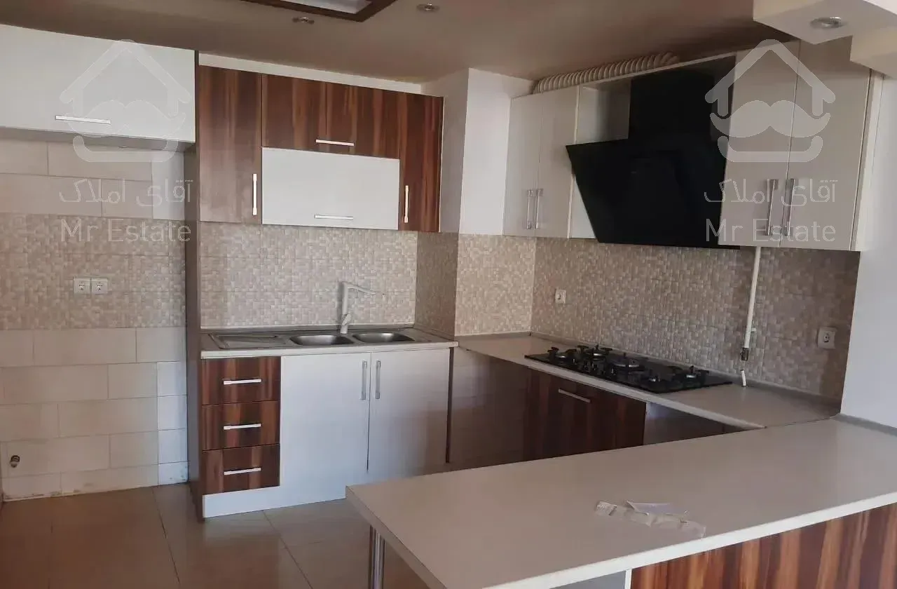 ۹۸ متر،تک واحدی،حزین