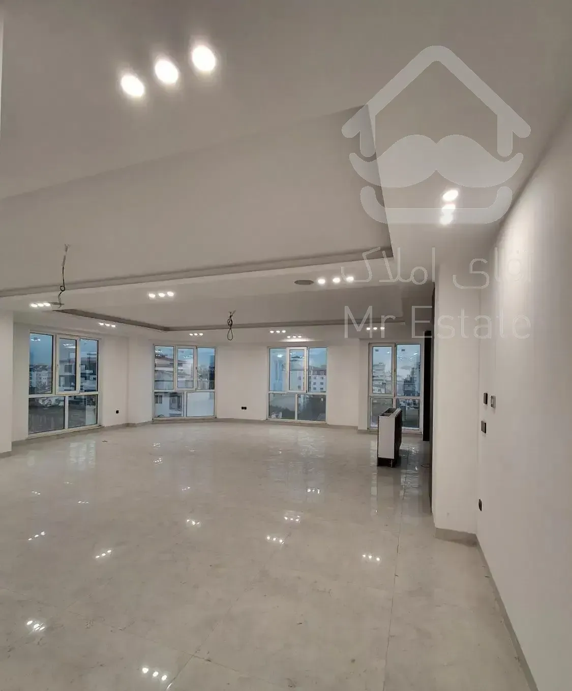 تکواحد ۲۰۵متر / دو نبش * سرتاسر پنجره / همافران