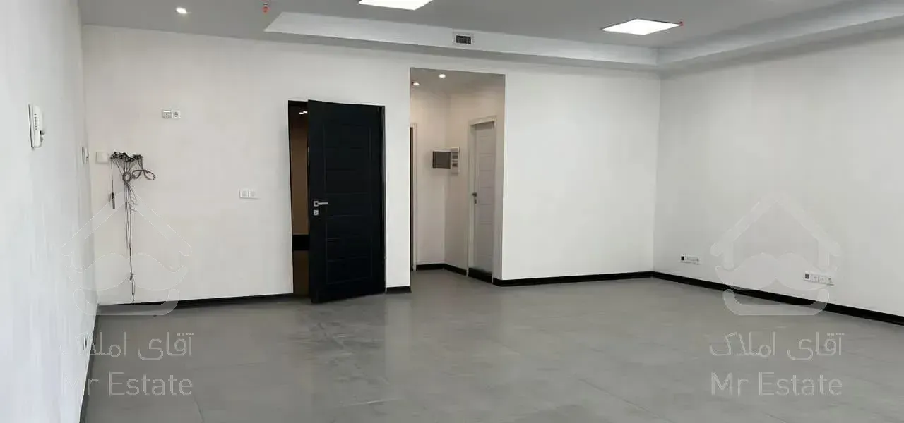 ۸۵ متر نوساز رو به کوه سند اداری آکادا سنتر