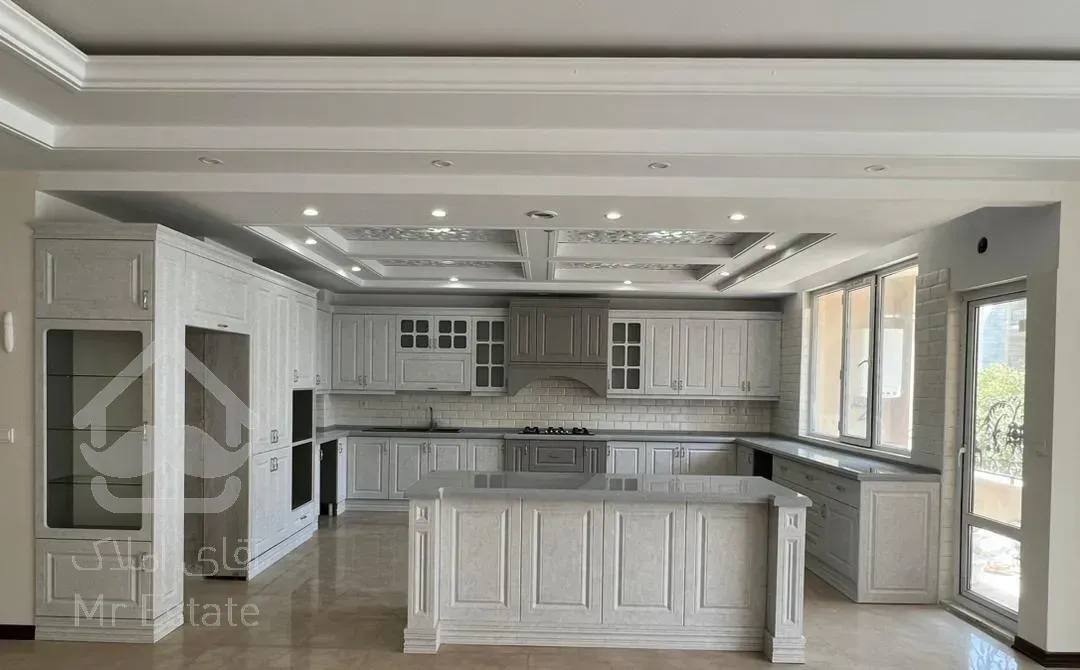 ۲۰۰متری/۶ساله/۲پارکینگ/فول لاکچری/سوم نیروهوایی