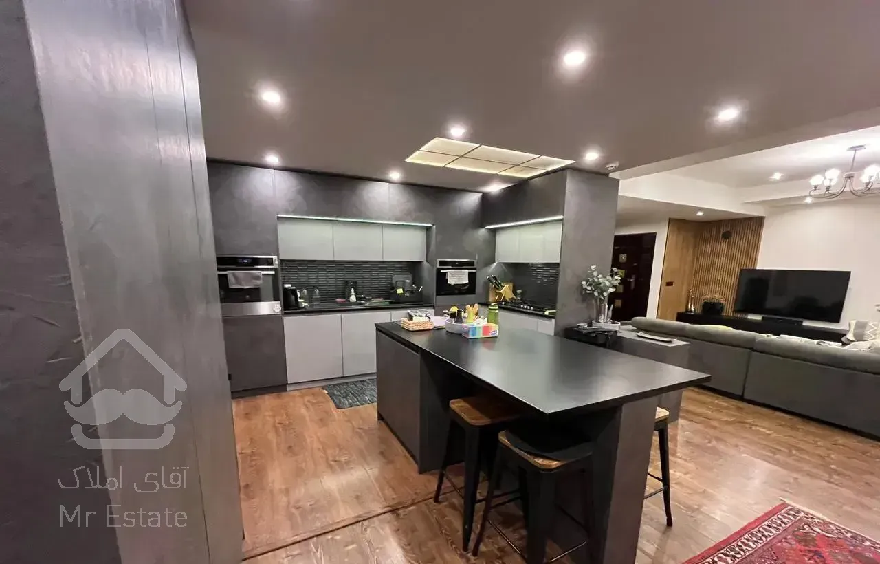 ۱۶۷ متر ۳ خواب / رو‌ به آفتاب / کم واحد