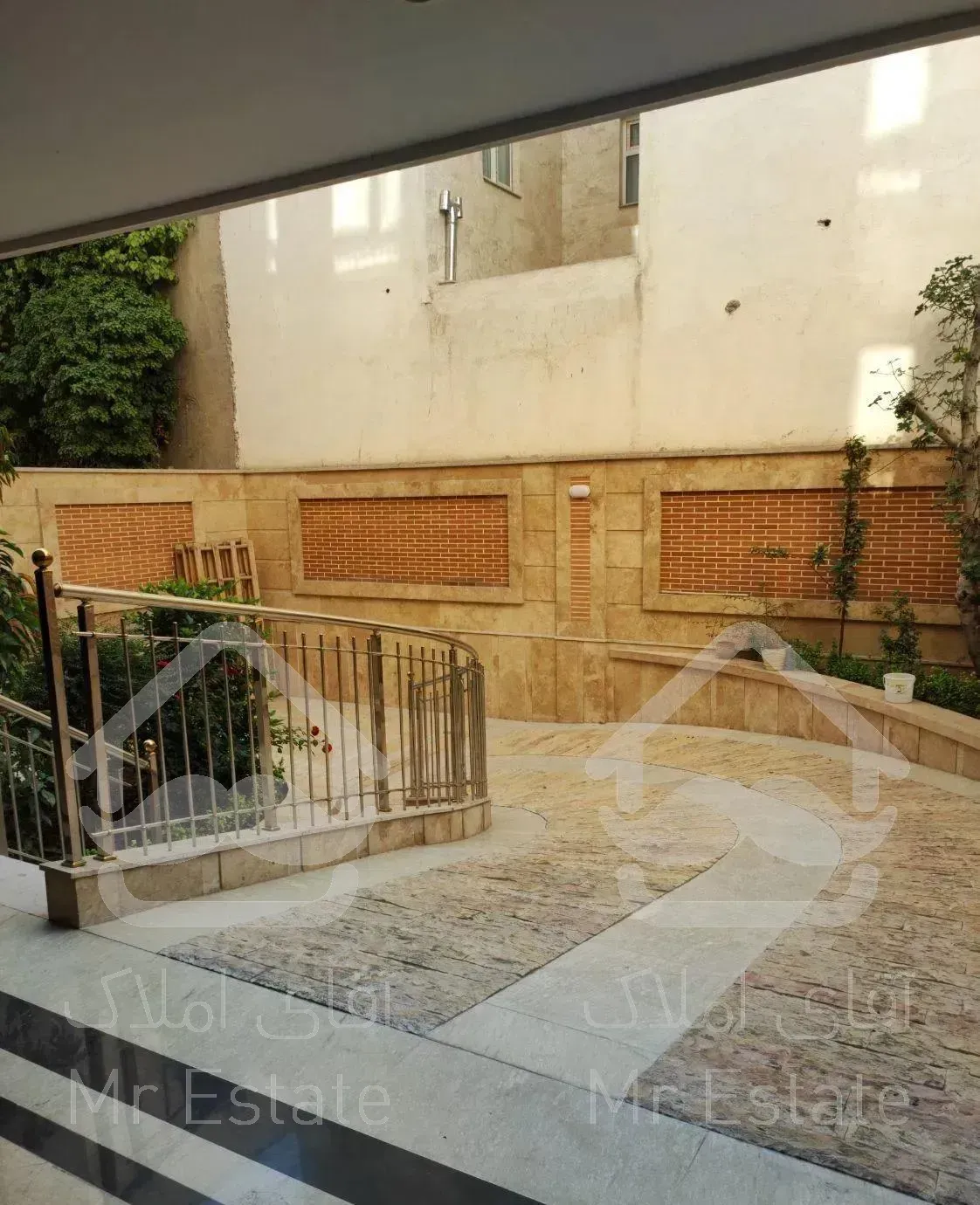 ۹۶مترکلید نخورده پارک کوروش