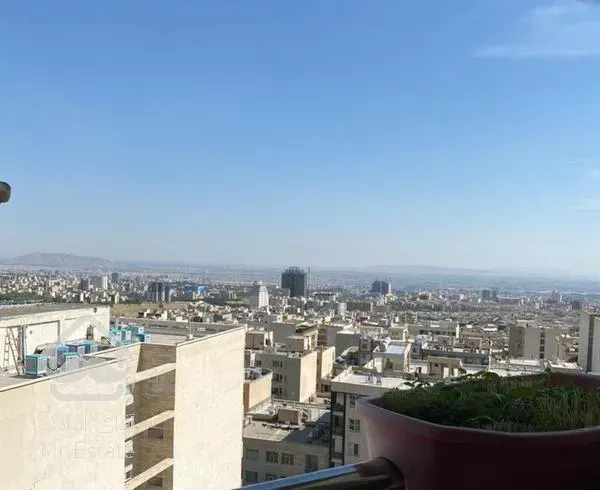 ٩٠ متر طبقه ٧ سالن پرده خور شیک خوش نقشه