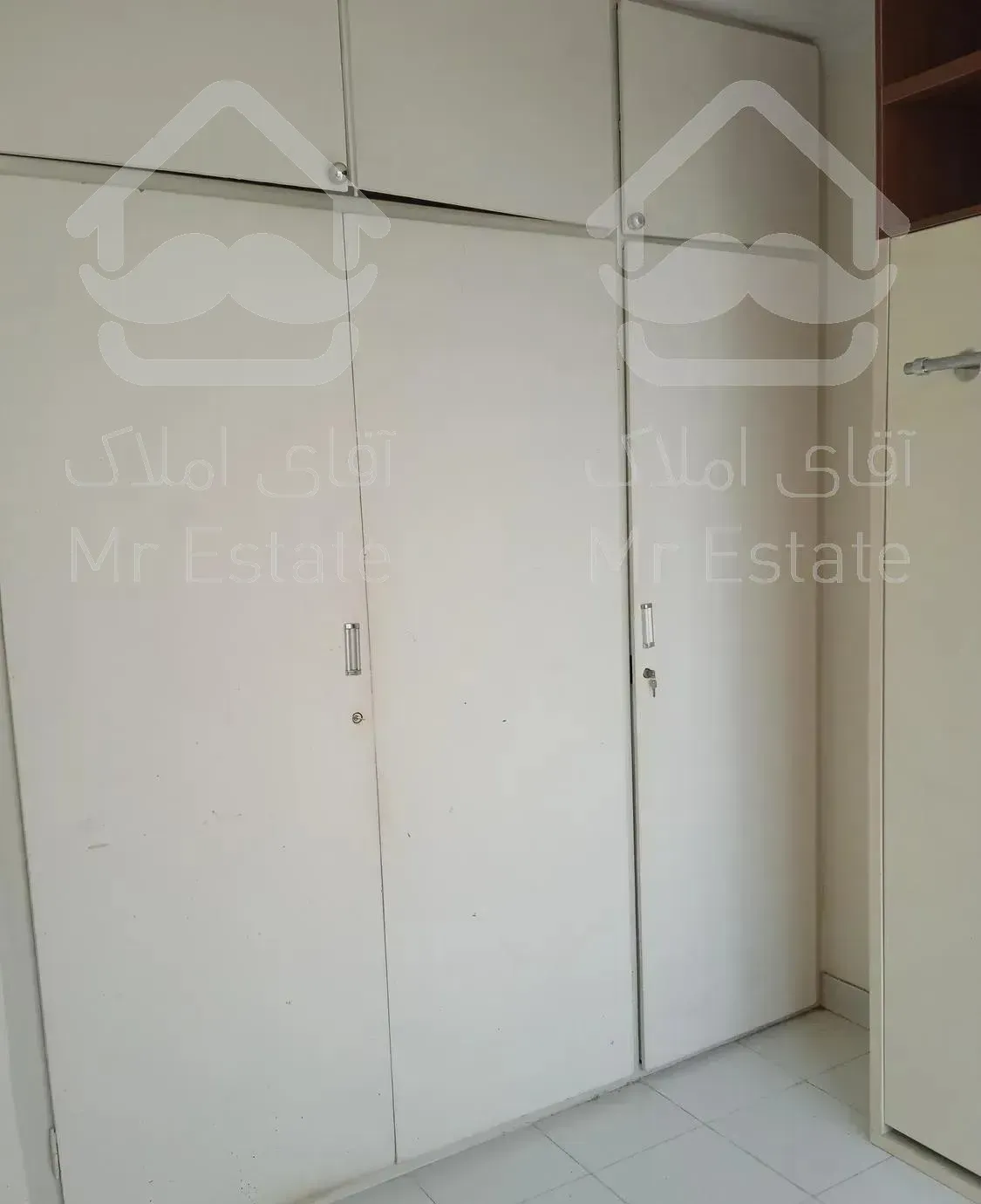 یک واحد اپارتمان واقع در 220 غربی