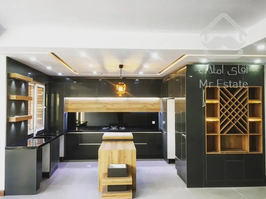 ویلایی ۵۴۰ متر سه طبقه یکجای نوساز در راه آهن/چیتگر/دریاچه