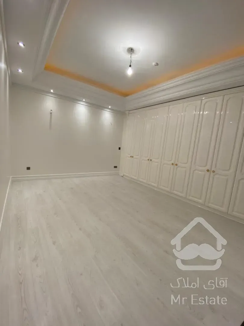 فروش ٣٠٠ متر آپارتمان زیرقیمت