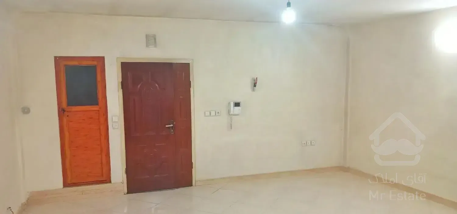 واحد ۶۵ متری ،طبقه اول ،نزدیک مترو و بی آر تی