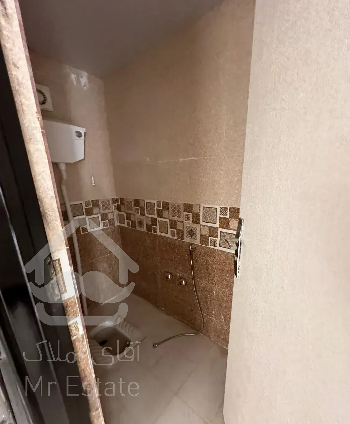 فروش آپارتمان ۸۵ متری شهرک بهارستان(۵۵۰وام)