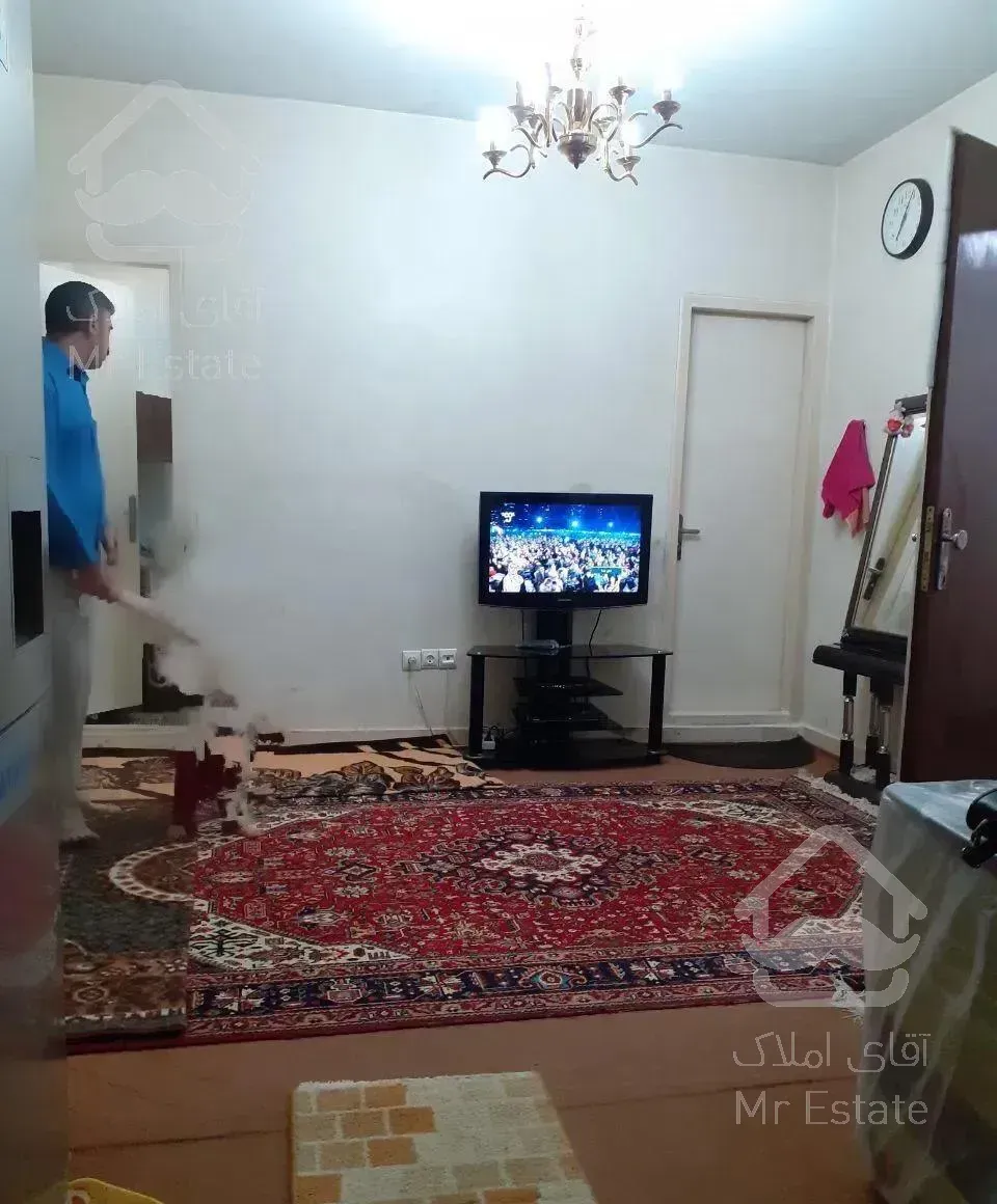 ۴۴ متر روبروی مترو هلال احمر