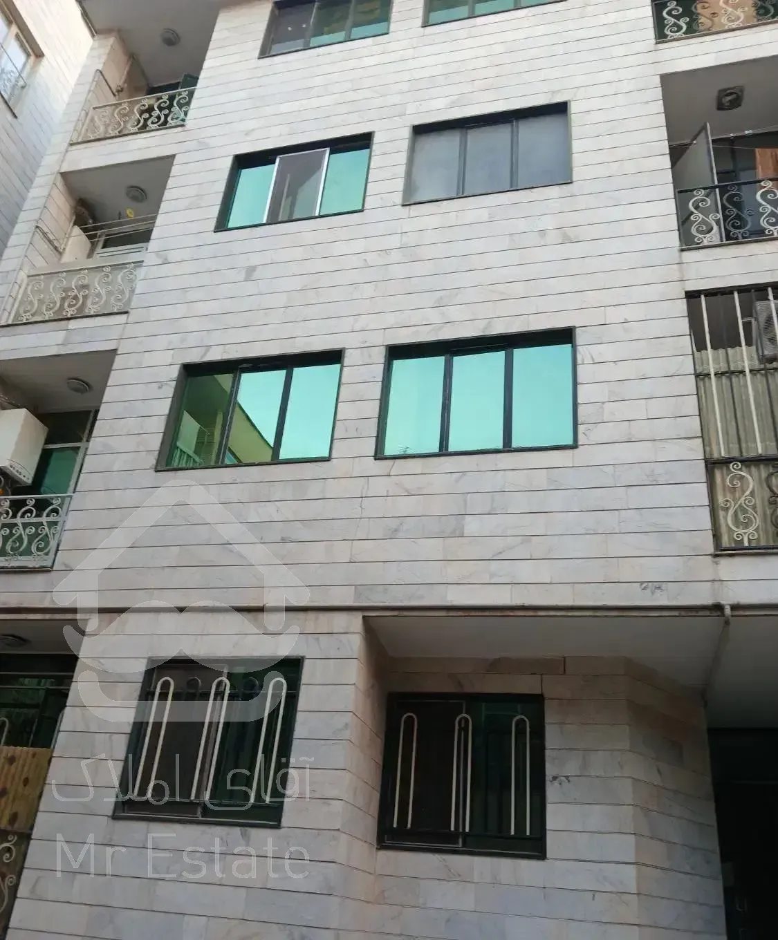 ۵۰متر اپارتمان ولیعصر کوچه باغ . با پارکینگ ۲خواب