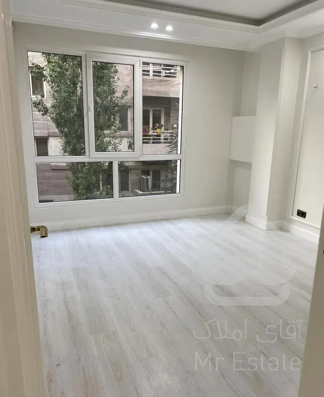 اپارتمان ۱۷۵ متری ۳ خواب  در کامرانیه شمالی