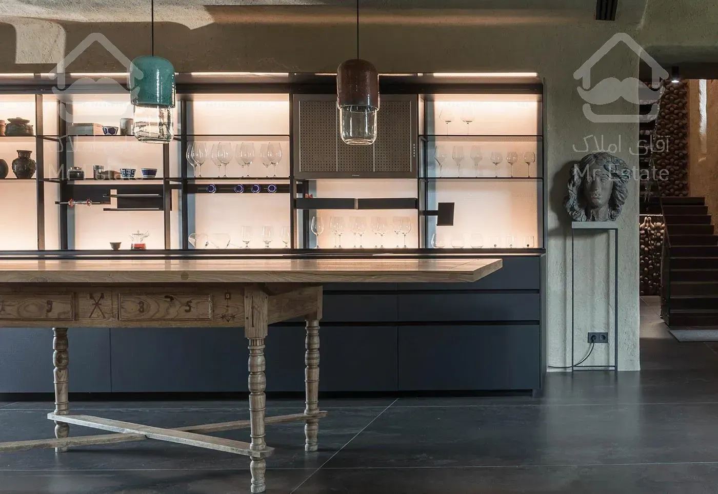 فرمانیه ثروتی، ۹۲۰ متر ویلای لوکس نوساز