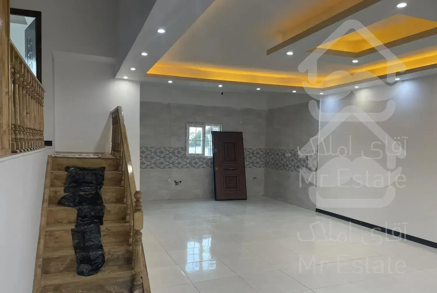 ۱۴۰ متر نیم‌‌ پیلوت ، امیرکلا سه راه سجادی