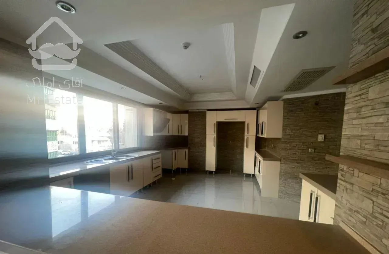 برج 235متری کامرانیه شمالی