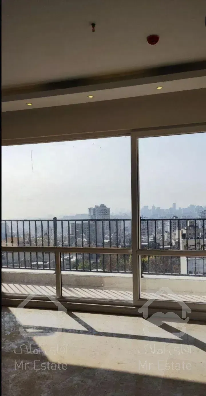 ازگل ۱۷۳متر نوساز ۲پارکینگ