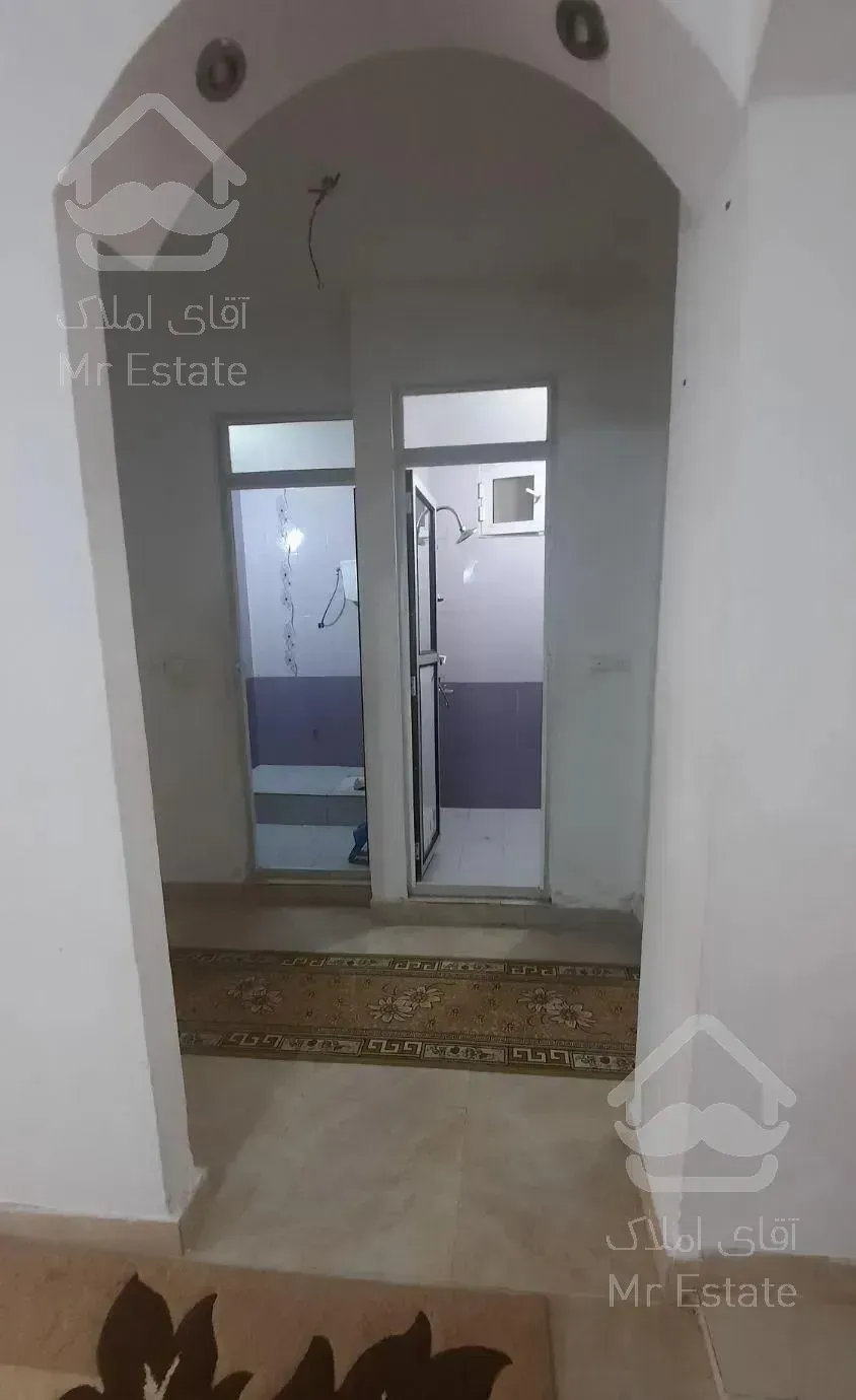 یک واحدبزرگ نزدیک دریا و بازارچه