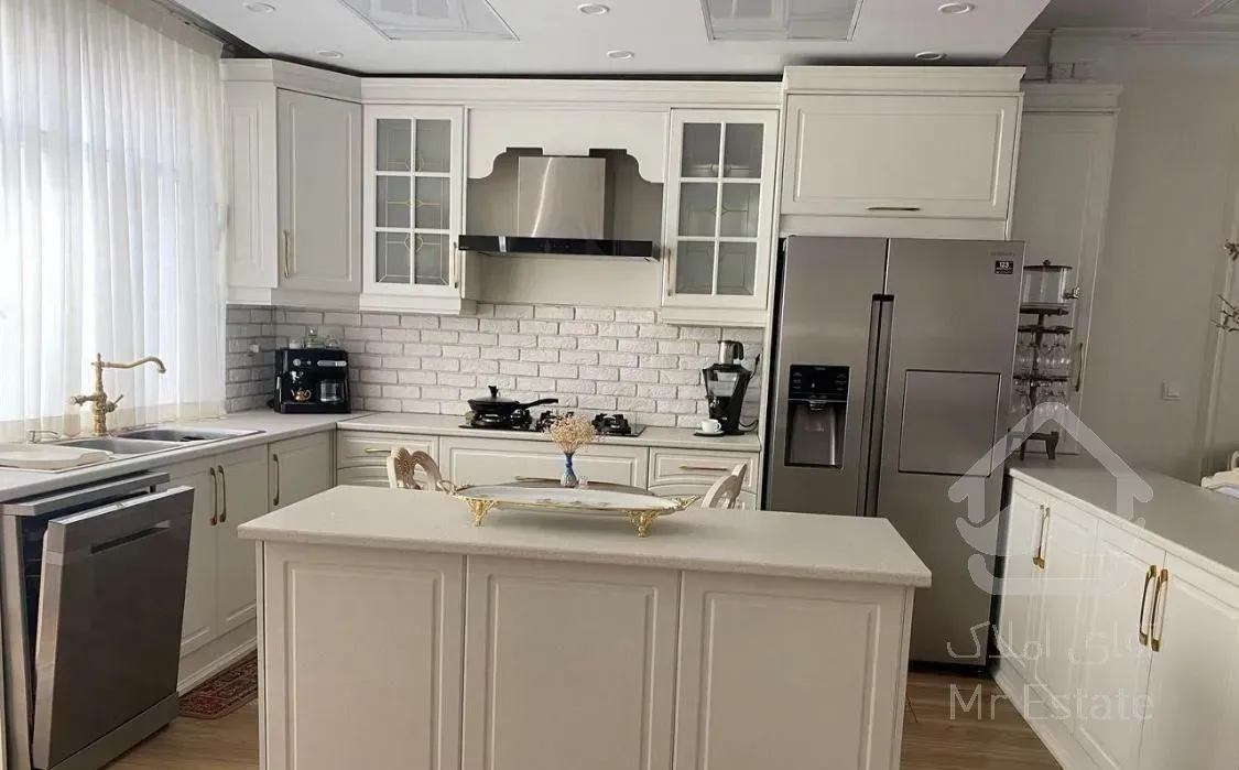 ۱۳۰متر/۳خواب/کلیدنخورده/تاپ لوکیشن/دبستان