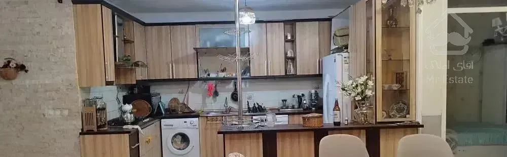 ۹۰ متر همکف کریم خان  خ آذر شهر