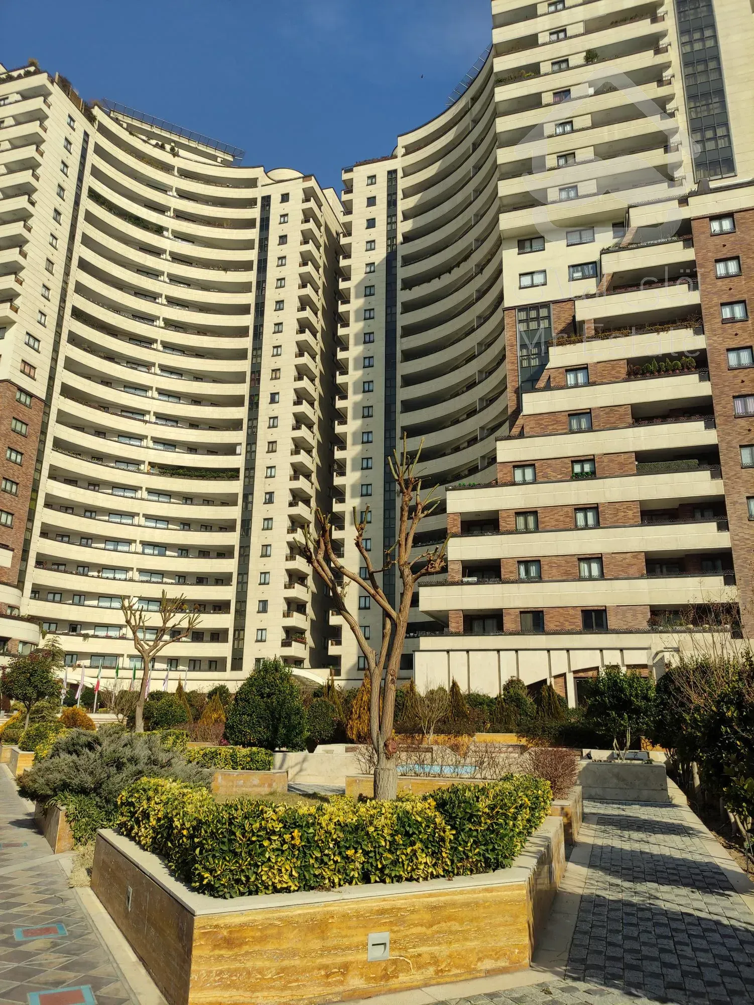 برج باغ ایرانی المپیک با نقش ترنج اصفهان