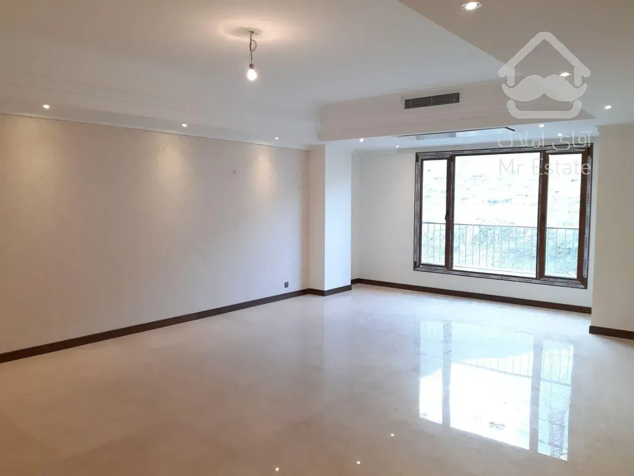 خرید و فروش آپارتمان مسکونی 240 متری در نیاوران