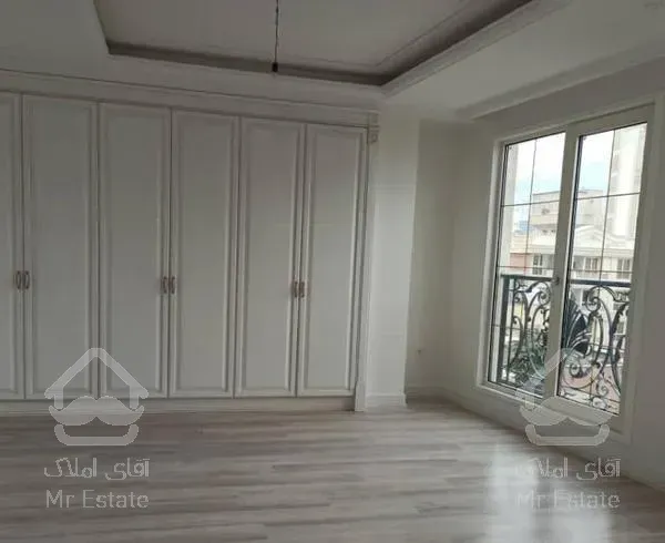 ساختمان دربست۱۰۰۰ متر کلیدنخورده