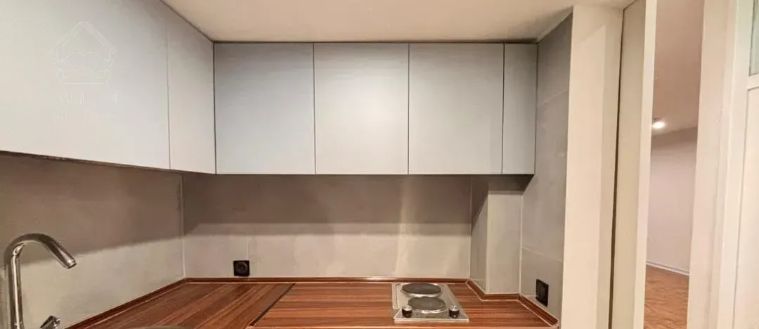 موقعیت اداری ۱۱۲ متری   بر خیابان ولی عصر