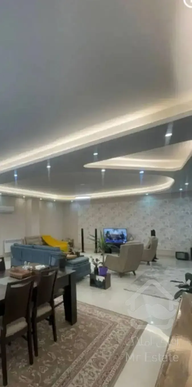 آپارتمان / مسکونی / ۲۴۰متری / قلب منظریه