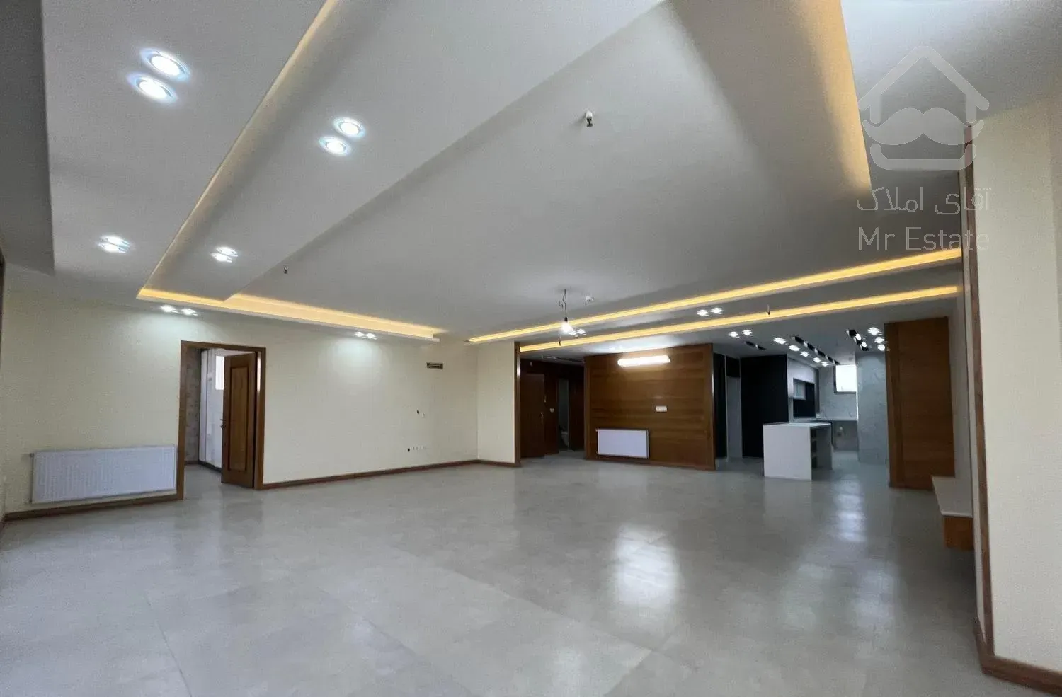 آپارتمان ۲۰۰ متری تک واحدی سه طرف نور خیابان تالار