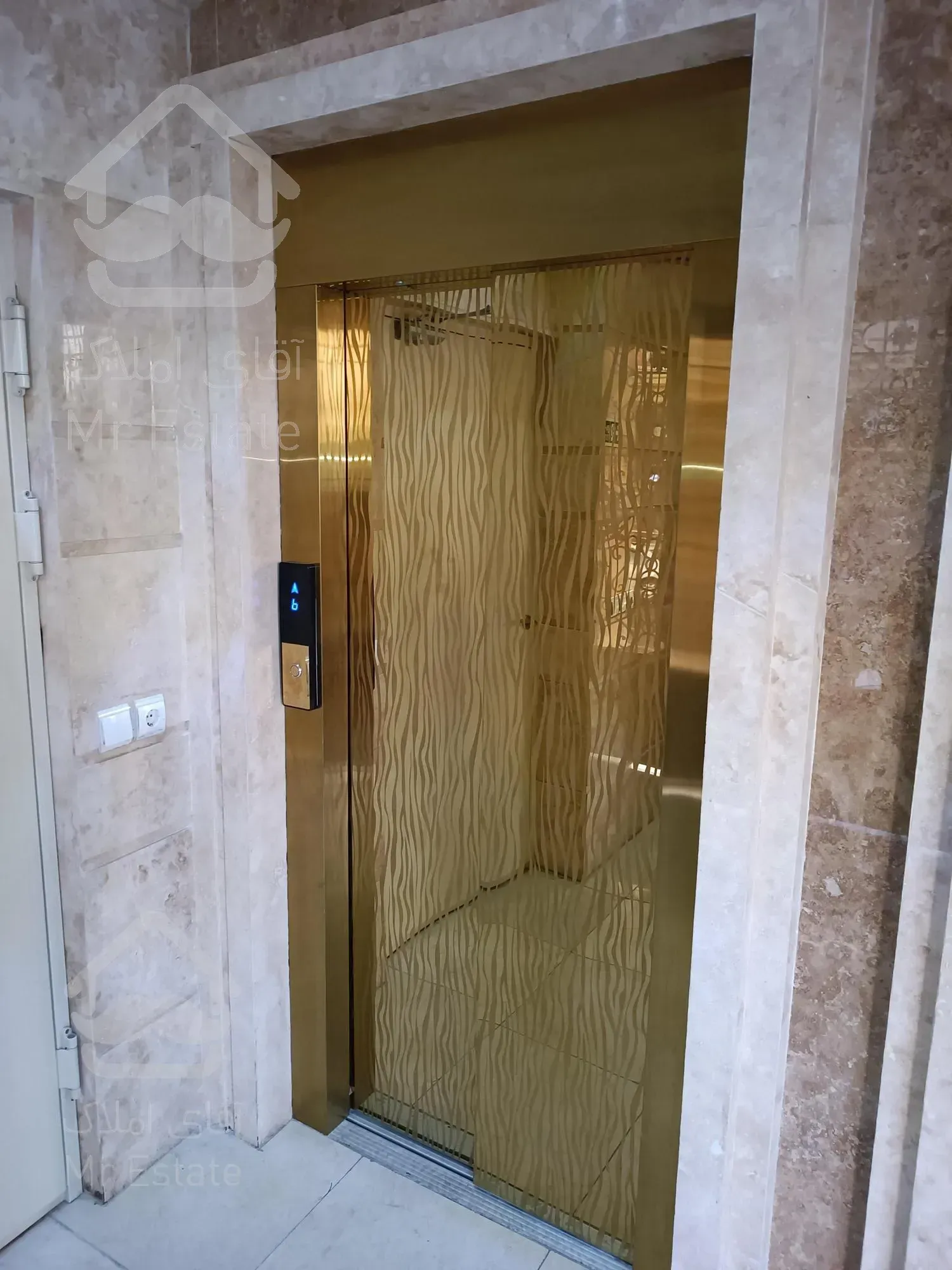 صادقیه ساختمان سند اداری ۳۱۰۰ متر اداری و تجاری یکجا واگذار میگردد