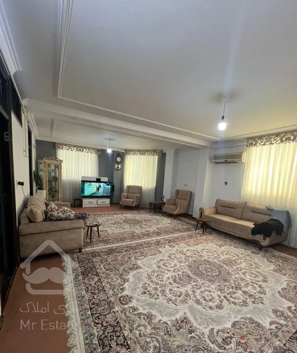 اپارتمان ۱۱۲متری تک واحدی طبقه دوم حوالی میدان حر