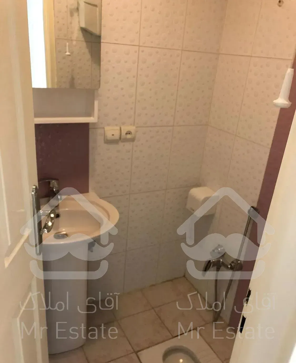 ۴۳متر۷ساله با انباری واسانسور وتراس