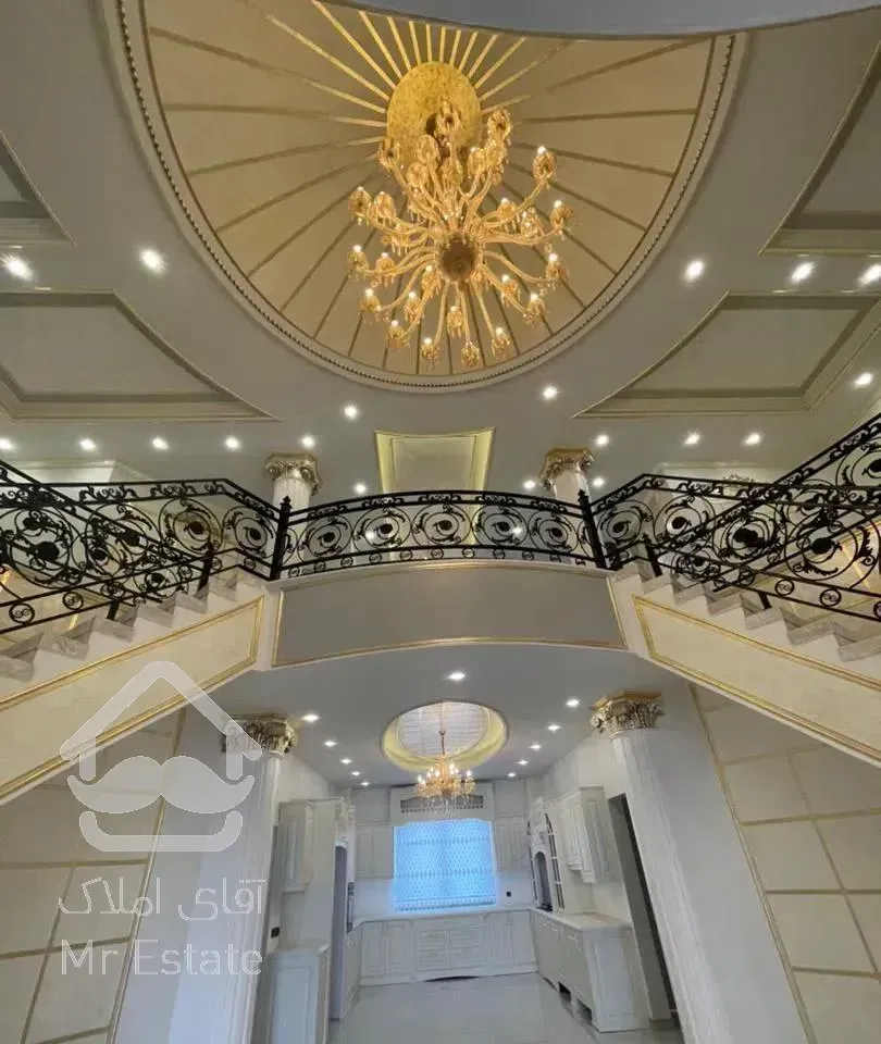 ابر ویلای کلاسیک 800 متری با متریال مدیترانه‌ای