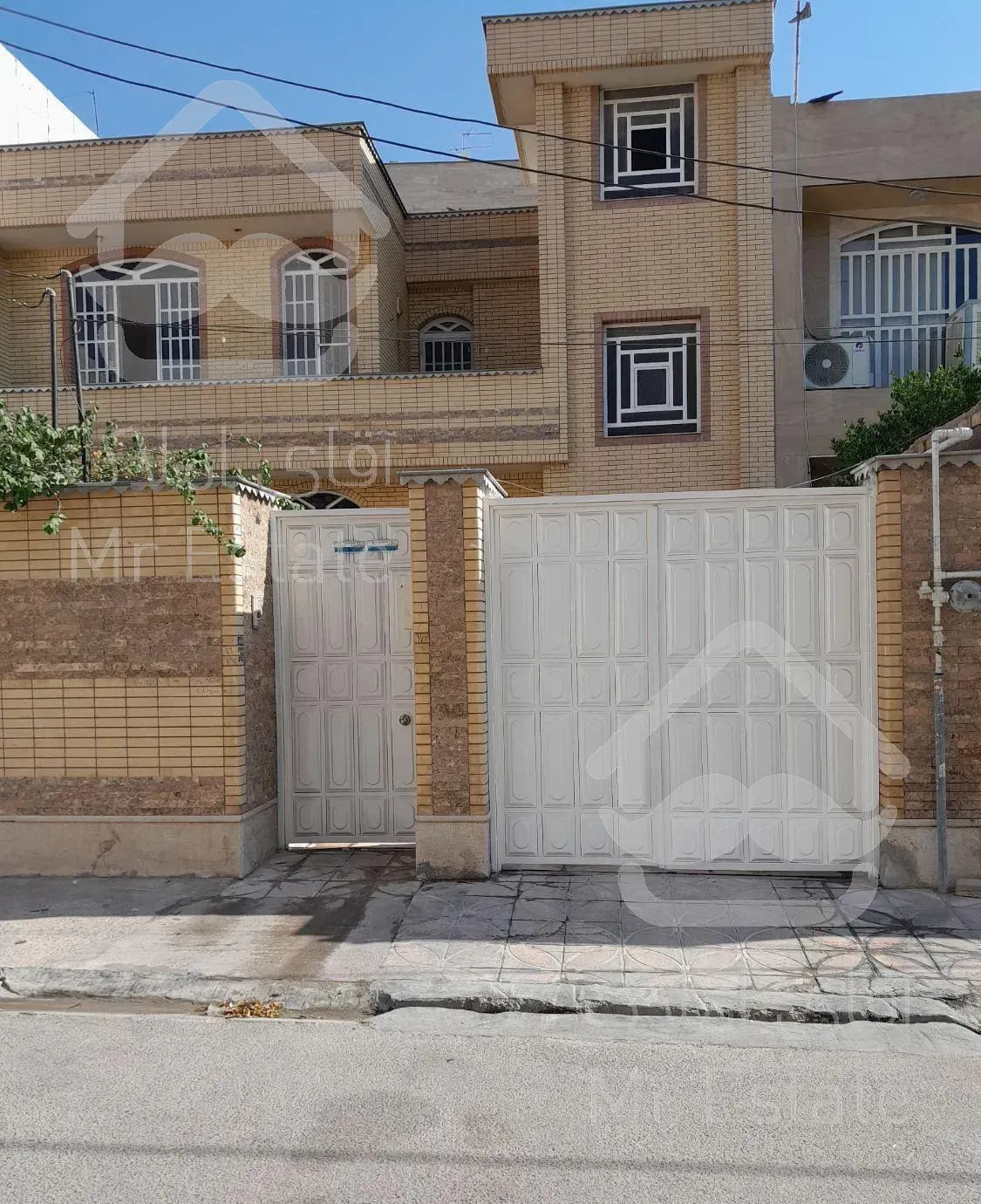 خانه ویلایی دوطبقه دراز حیاط ۲۲۰ متر