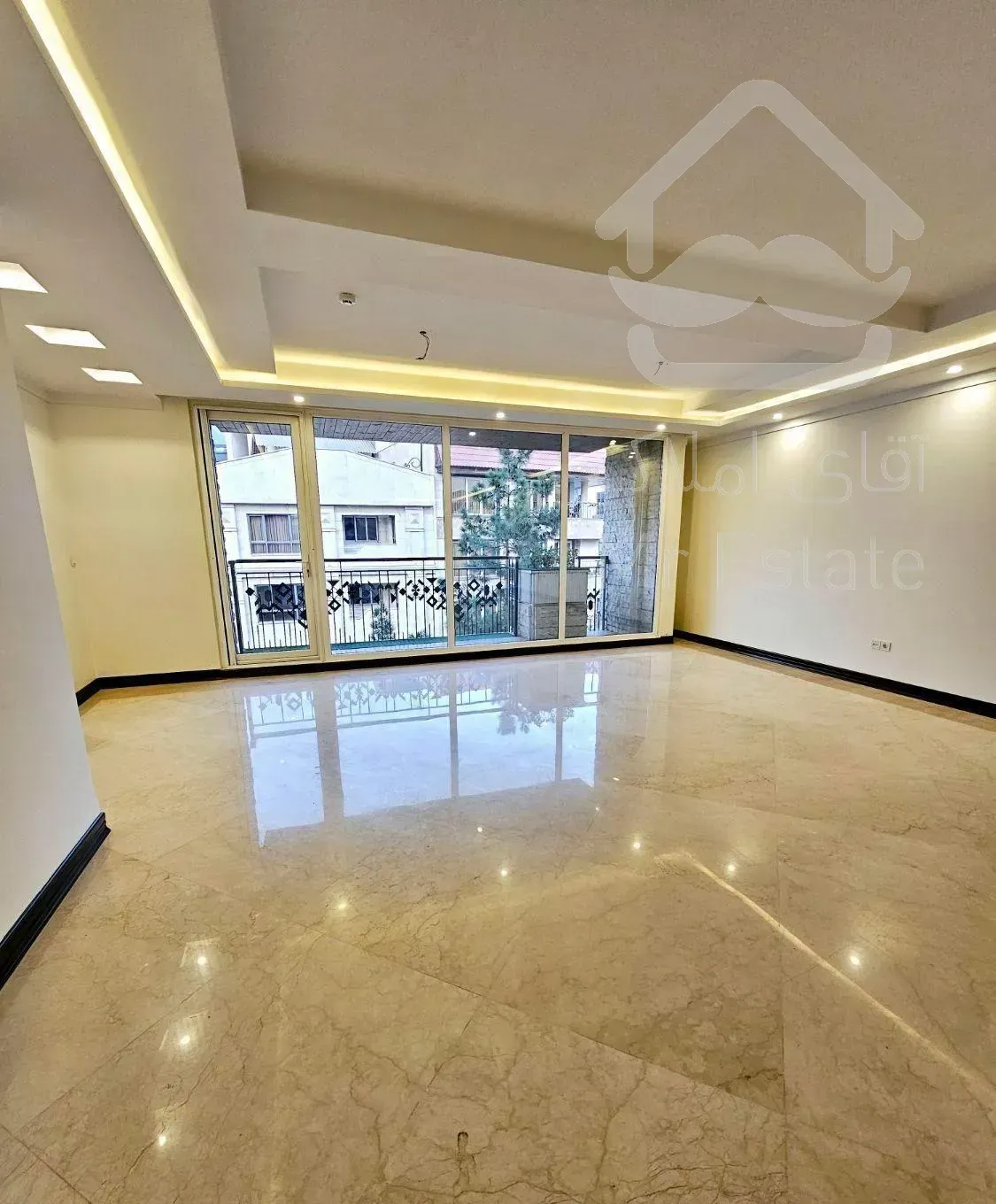 کامرانیه شمالی (۲۰۰ متر سه خوابه فول مشاعات)