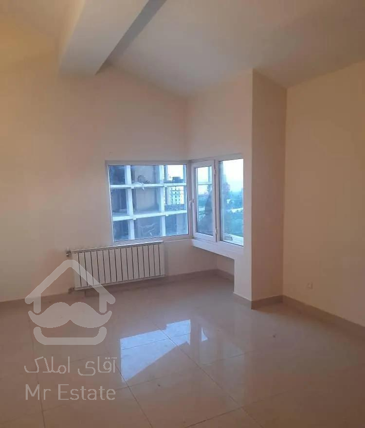 ۲۱۰ متر نیاوران/ و