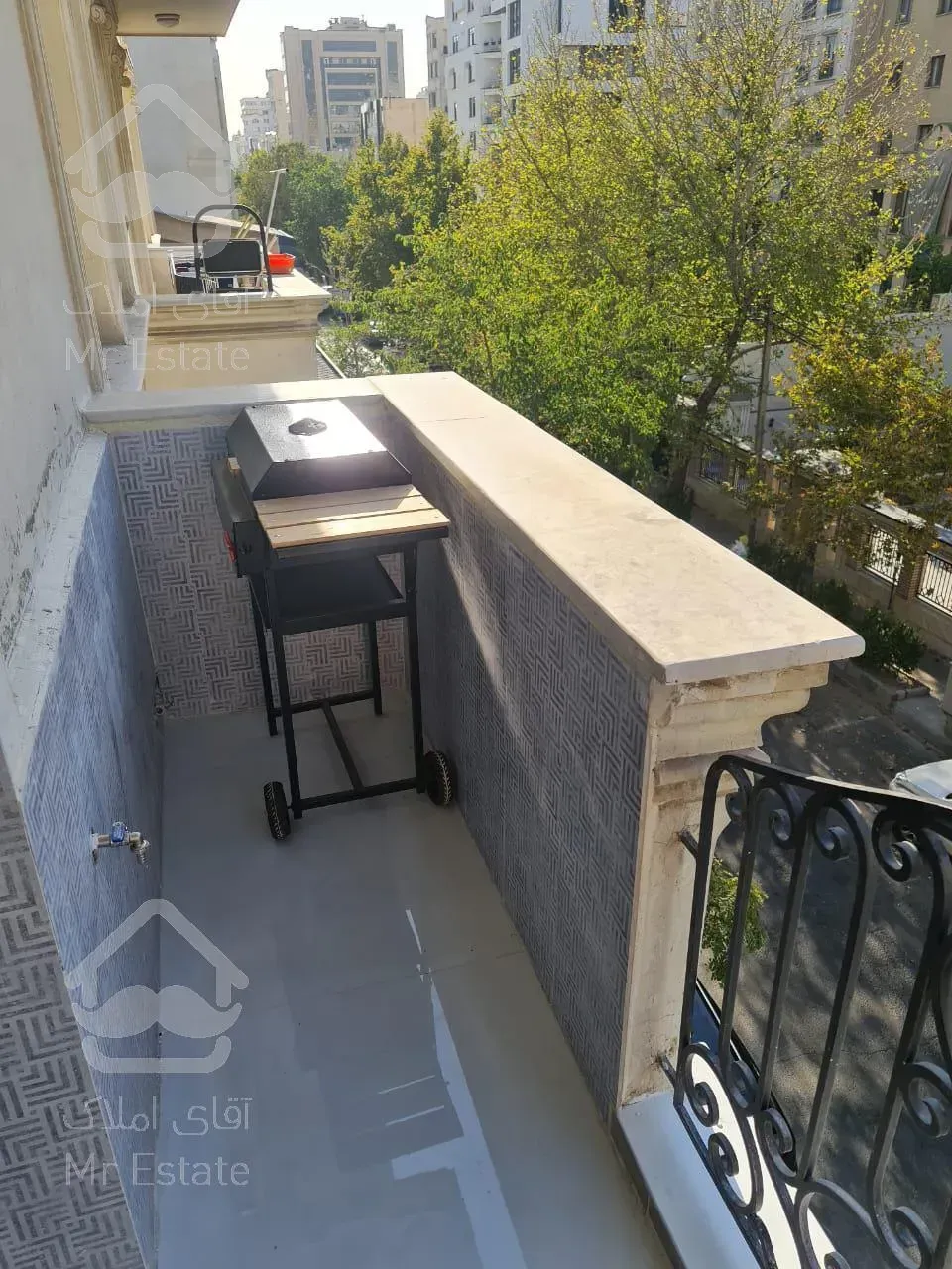 آپارتمان ۱۳۶متری/حوالی میدان کاج