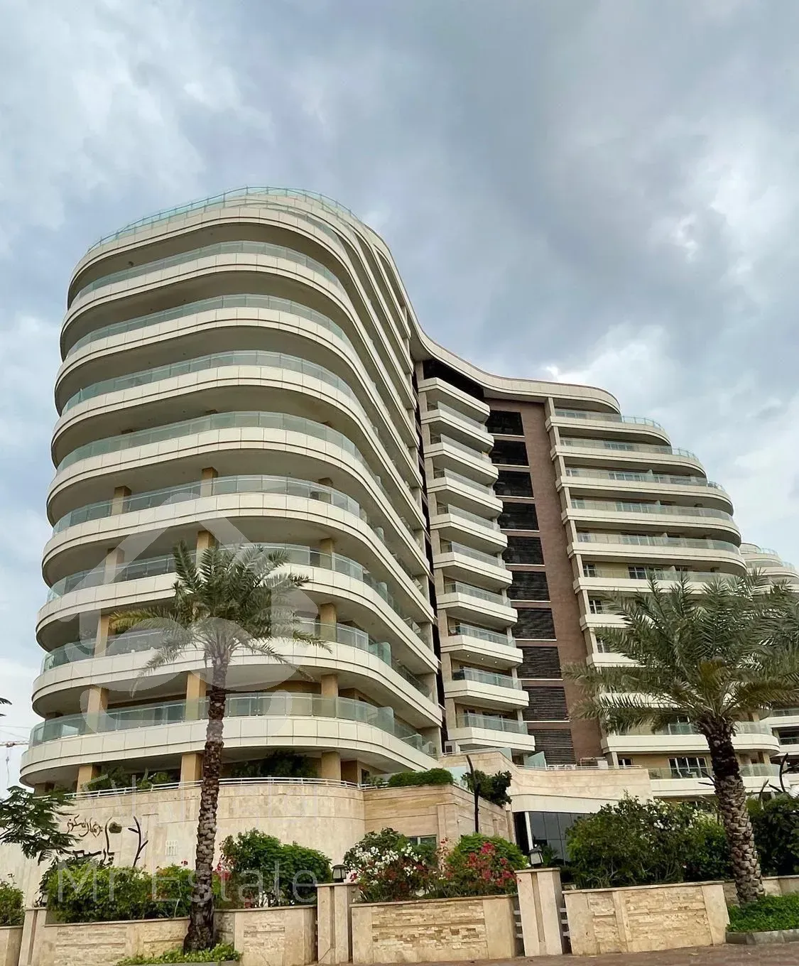 برج مجلل پارسیس 113متری سنددار