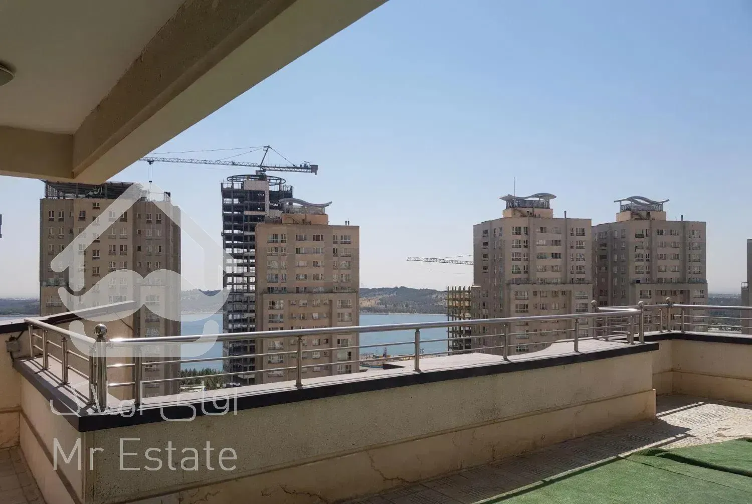 اپارتمان ۱۱۲ متری با ۸۰ متر بالکن در طبقه ۱۳ برج