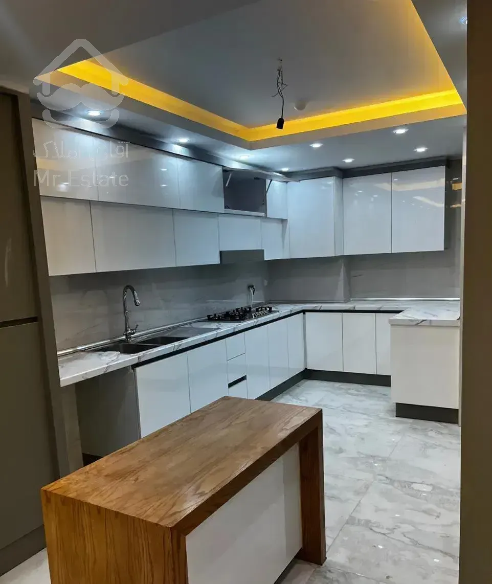 آپارتمان۱۴۱متر ۳خواب /تک واحد/مشتاق/خیابان فردوس