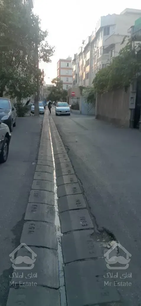 فروش خانه مسکونی کلنکی ۹۰ متر زمین ۱۴۰ متر زیر بنا دد و نیم طبقه مجزا