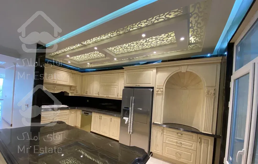 ۲۱۵متر/نوساز/تک واحدی/تراس قابل چیدمان/فول امکانات