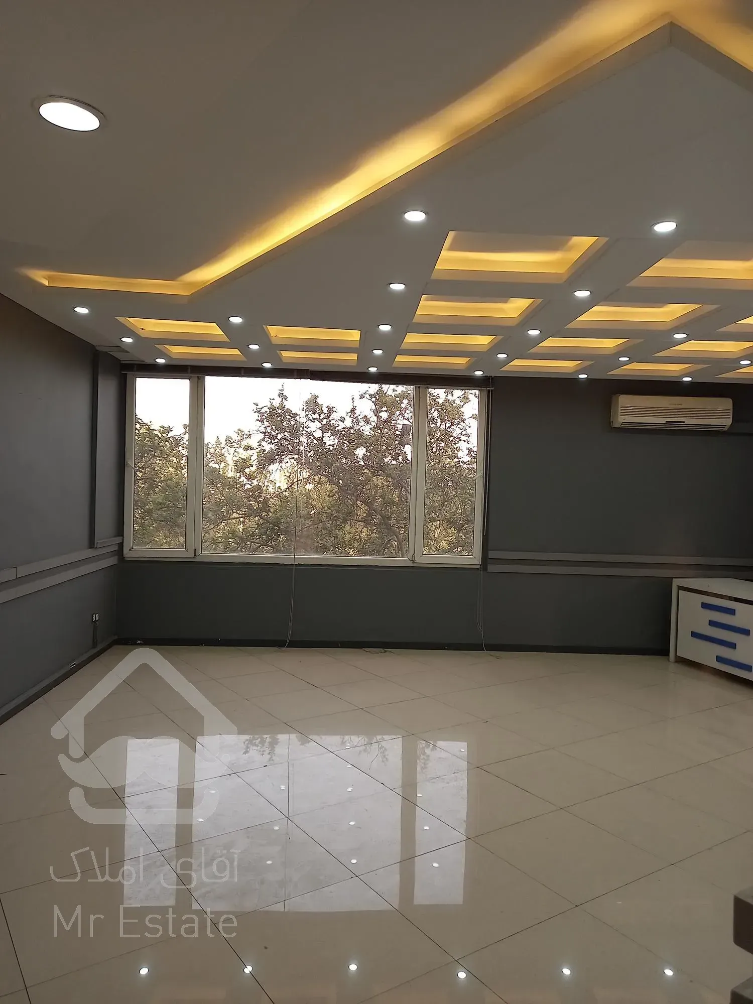 اجاره و رهن دفتر کار موقعیت اداری زعفرانیه 155  متر شیک