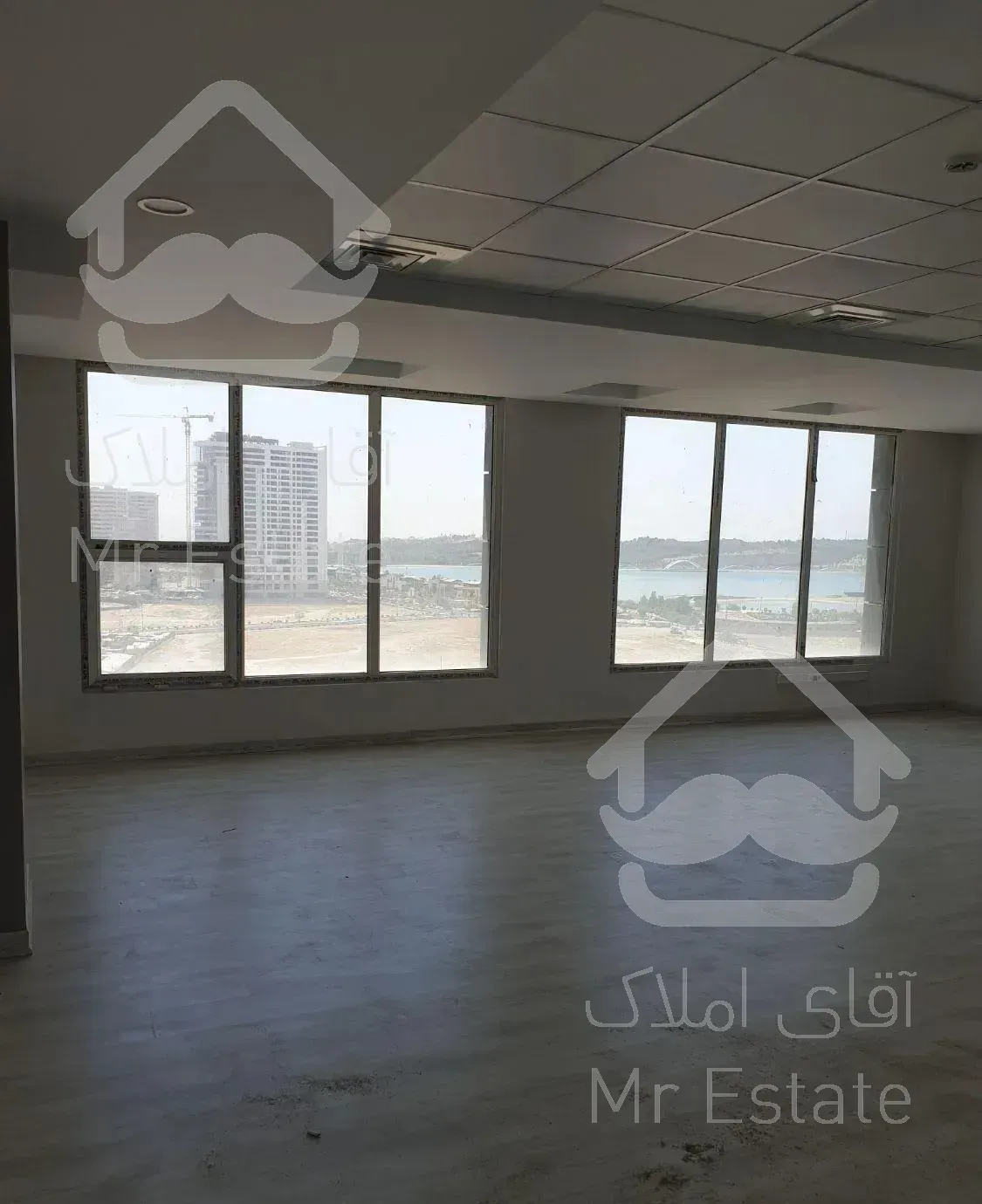 واحد اداری شیک با ویو دریاچه