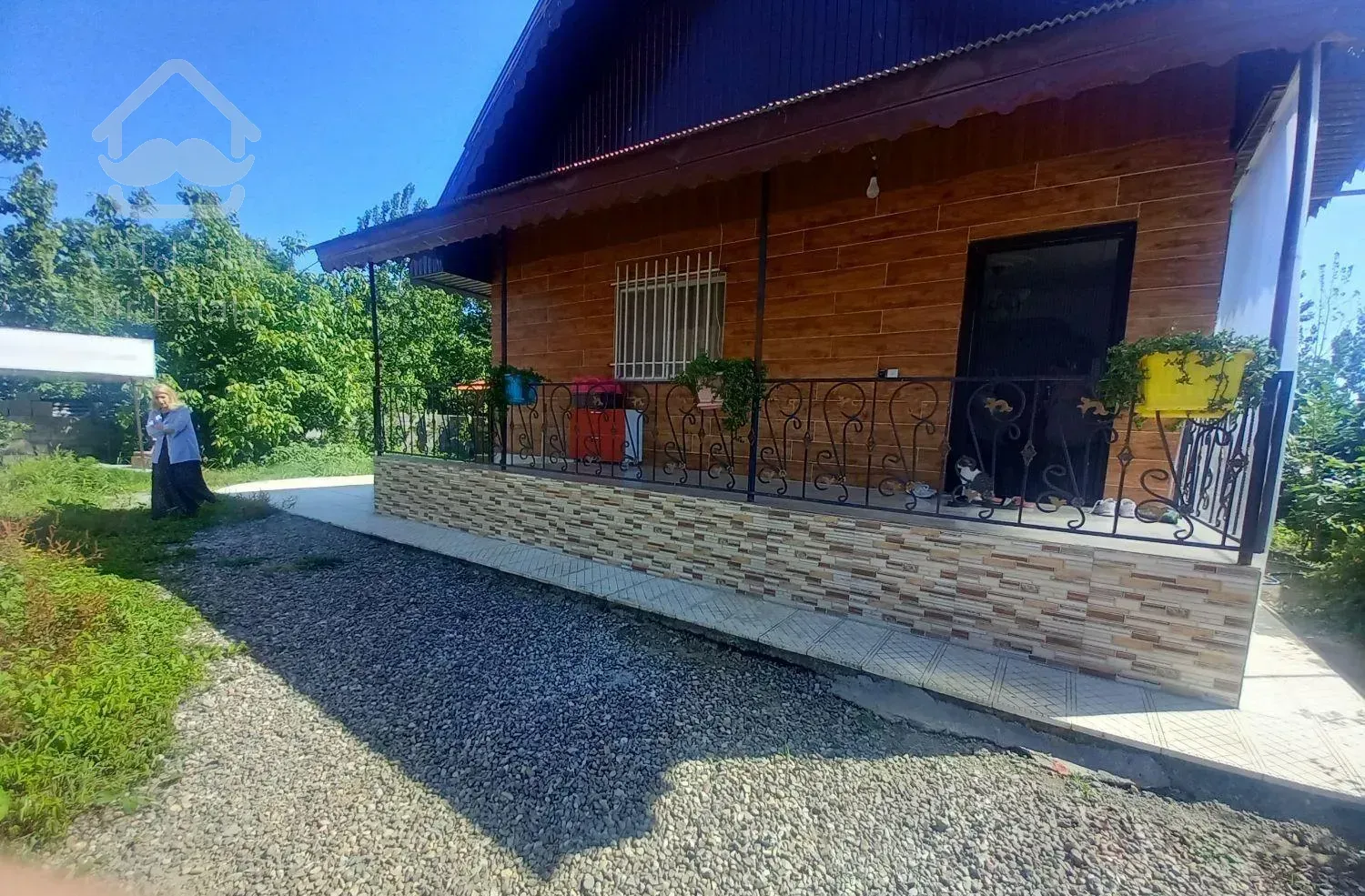 ویلا ارزنده ۴۲۲ متر زمین سند تک برگ حوالی لاهیجان