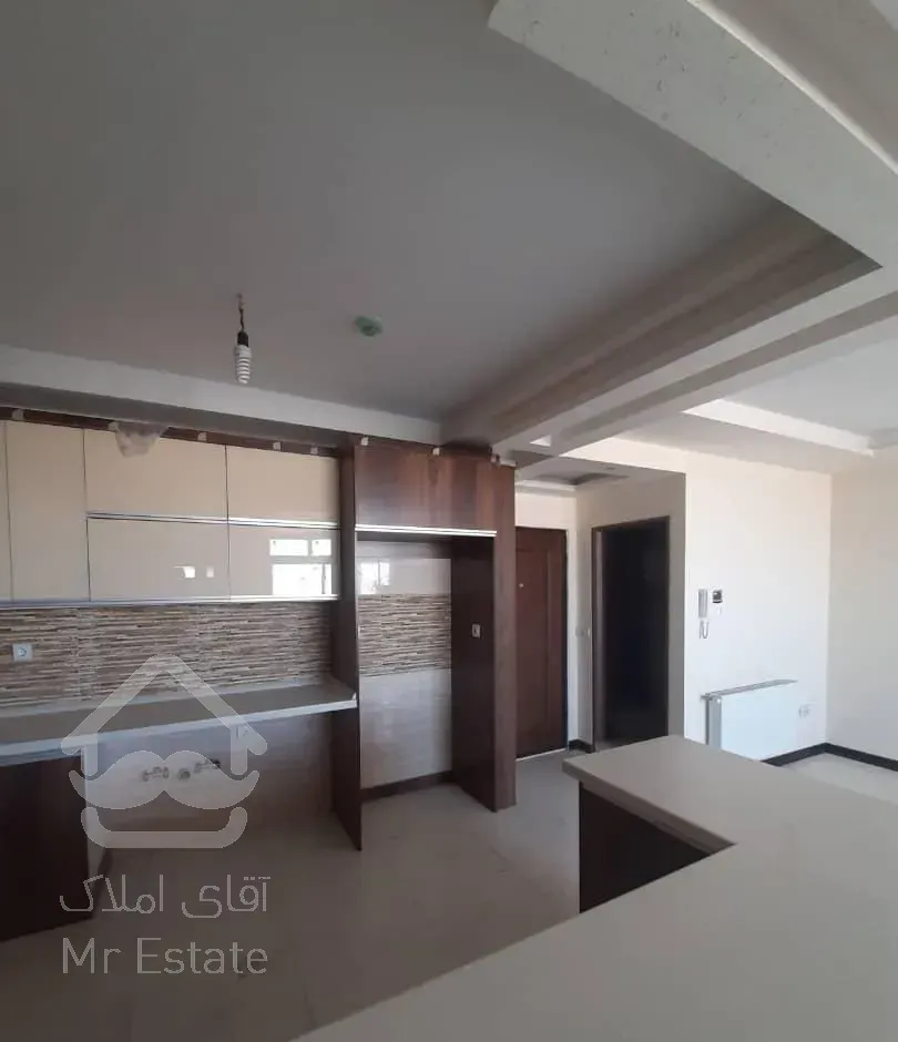 اپارتمان ۹۰متری ارتش طبقه اخر(معاوضه)